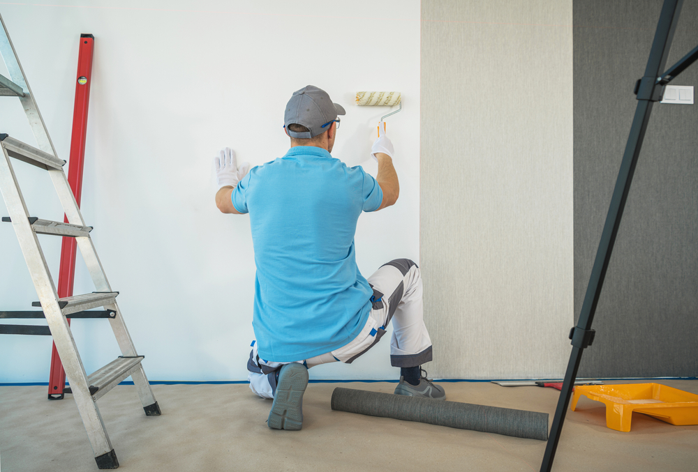 Huur een professionele renovlies behanger uit Schiedam en krijg 10% korting op het behangen en sauzen van je nieuwbouwwoning.
